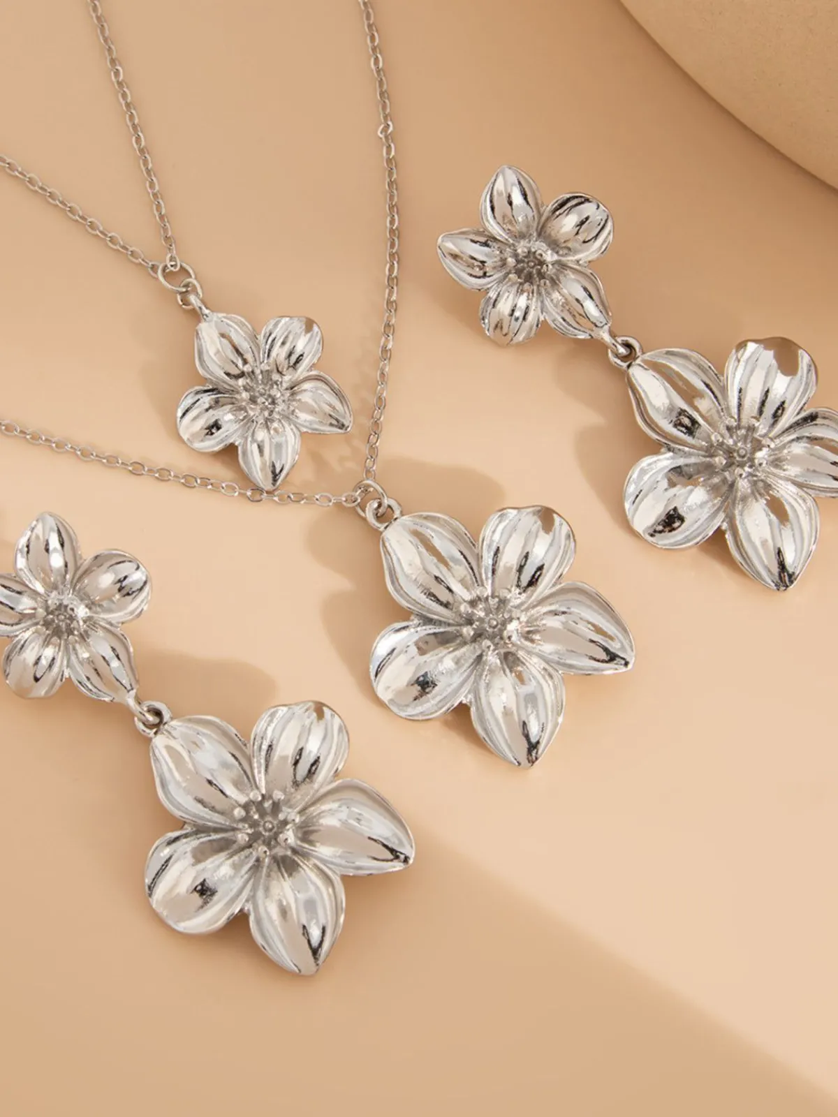 Online Retro Stage Floral Double Clavicle Necklace & Earrings Set