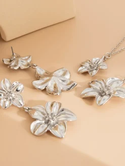 Online Retro Stage Floral Double Clavicle Necklace & Earrings Set