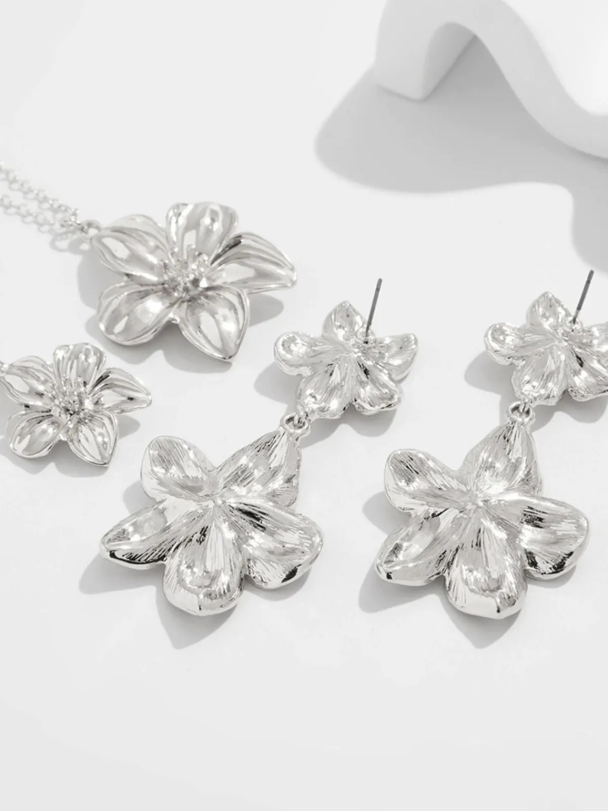 Online Retro Stage Floral Double Clavicle Necklace & Earrings Set