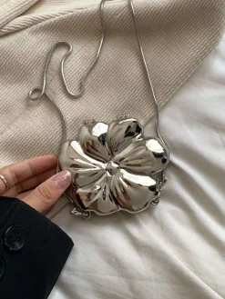 Sale Retro Stage Flower Shape Alloy Chain Mini Bag