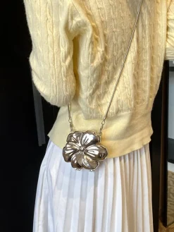 Sale Retro Stage Flower Shape Alloy Chain Mini Bag