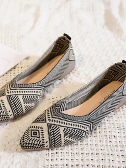 Hot Retro Stage Knitted Jacquard Pointed Flat Shoes
