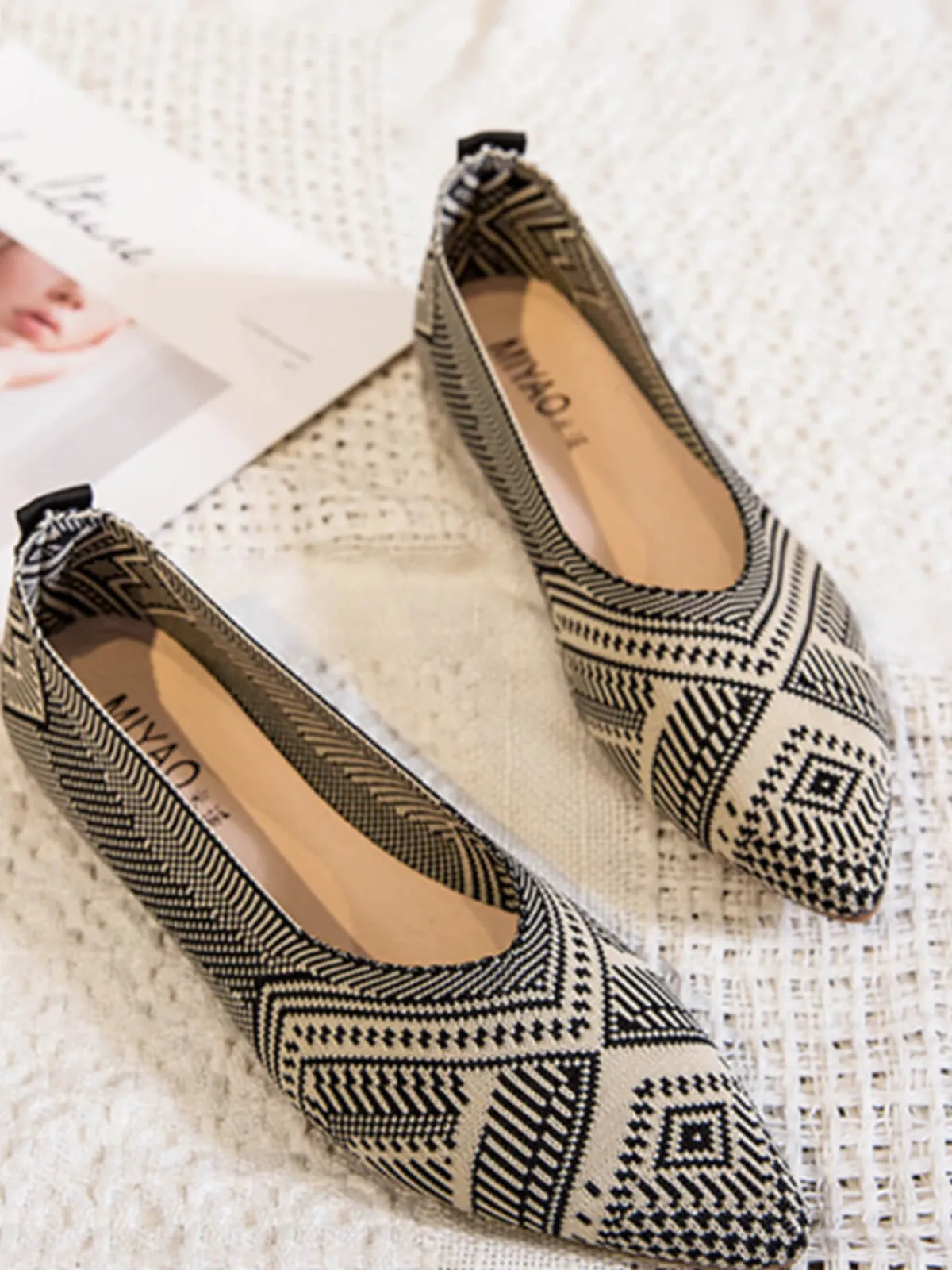 Hot Retro Stage Knitted Jacquard Pointed Flat Shoes