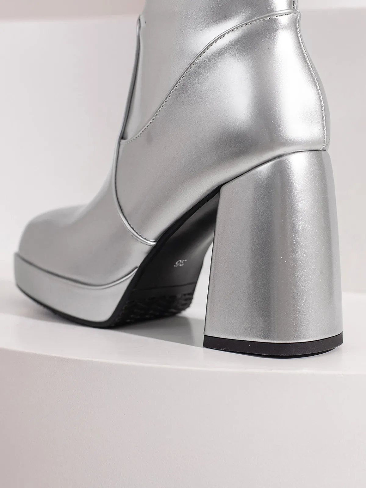 Outlet Retro Stage Patent Leather Round Toe Solid High Heel Boots