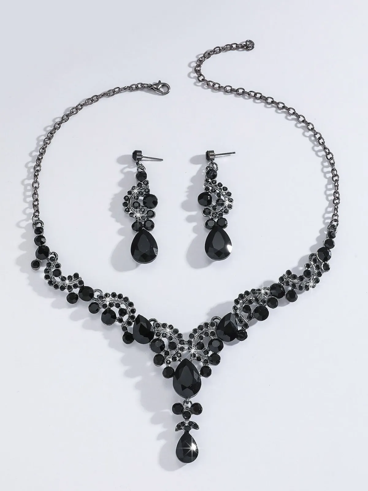 Clearance Retro Stage 2PCS Rhinestone Necklace & Earrings Set