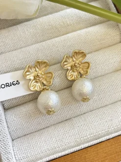 Fashion Retro Stage Retro Alloy Flower Pearl Earrings