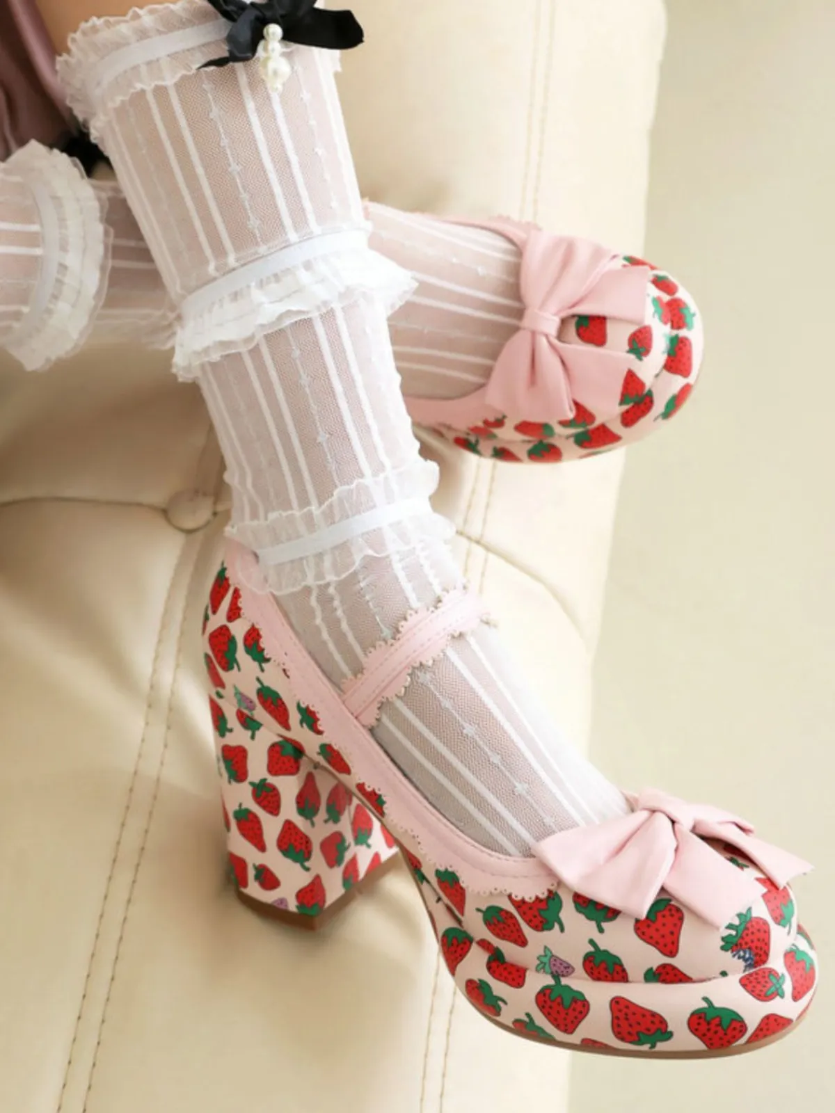 Outlet Retro Stage Retro Leather Strawberry Bow Chunky Heels