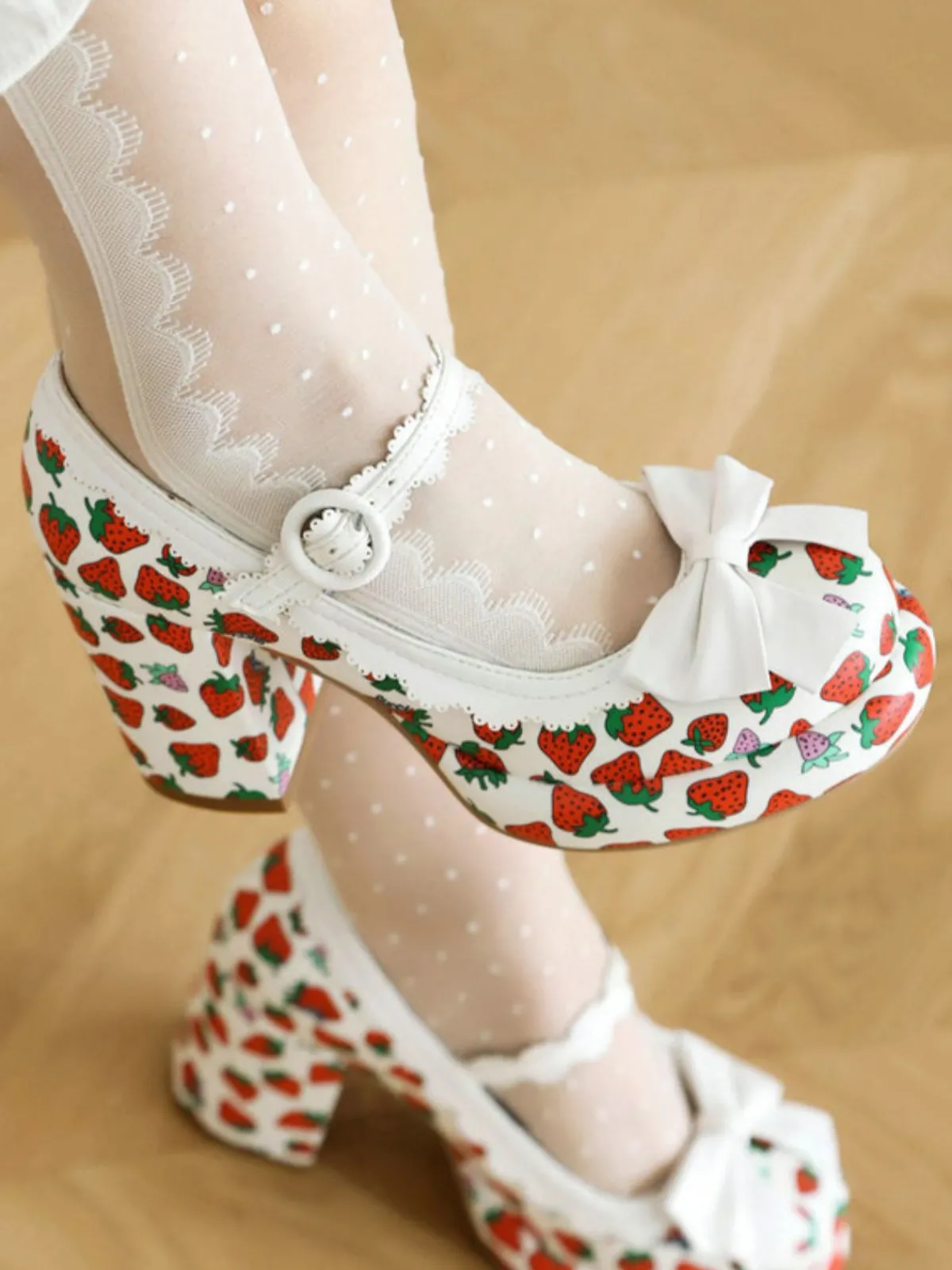 Outlet Retro Stage Retro Leather Strawberry Bow Chunky Heels