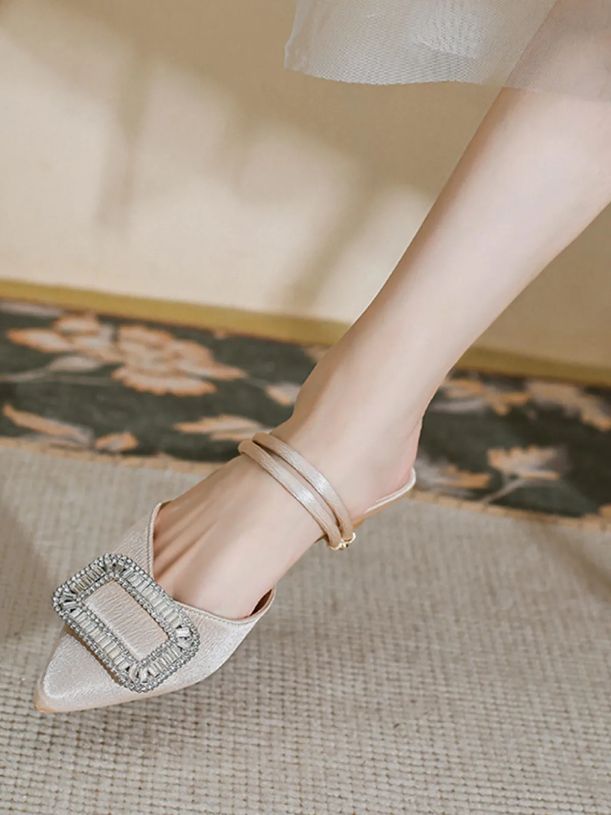 Hot Retro Stage Retro Pointed Toe Square Metal Buckle Sandals Champagne