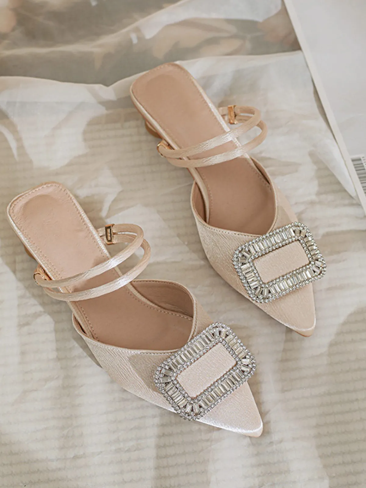 Hot Retro Stage Retro Pointed Toe Square Metal Buckle Sandals Champagne
