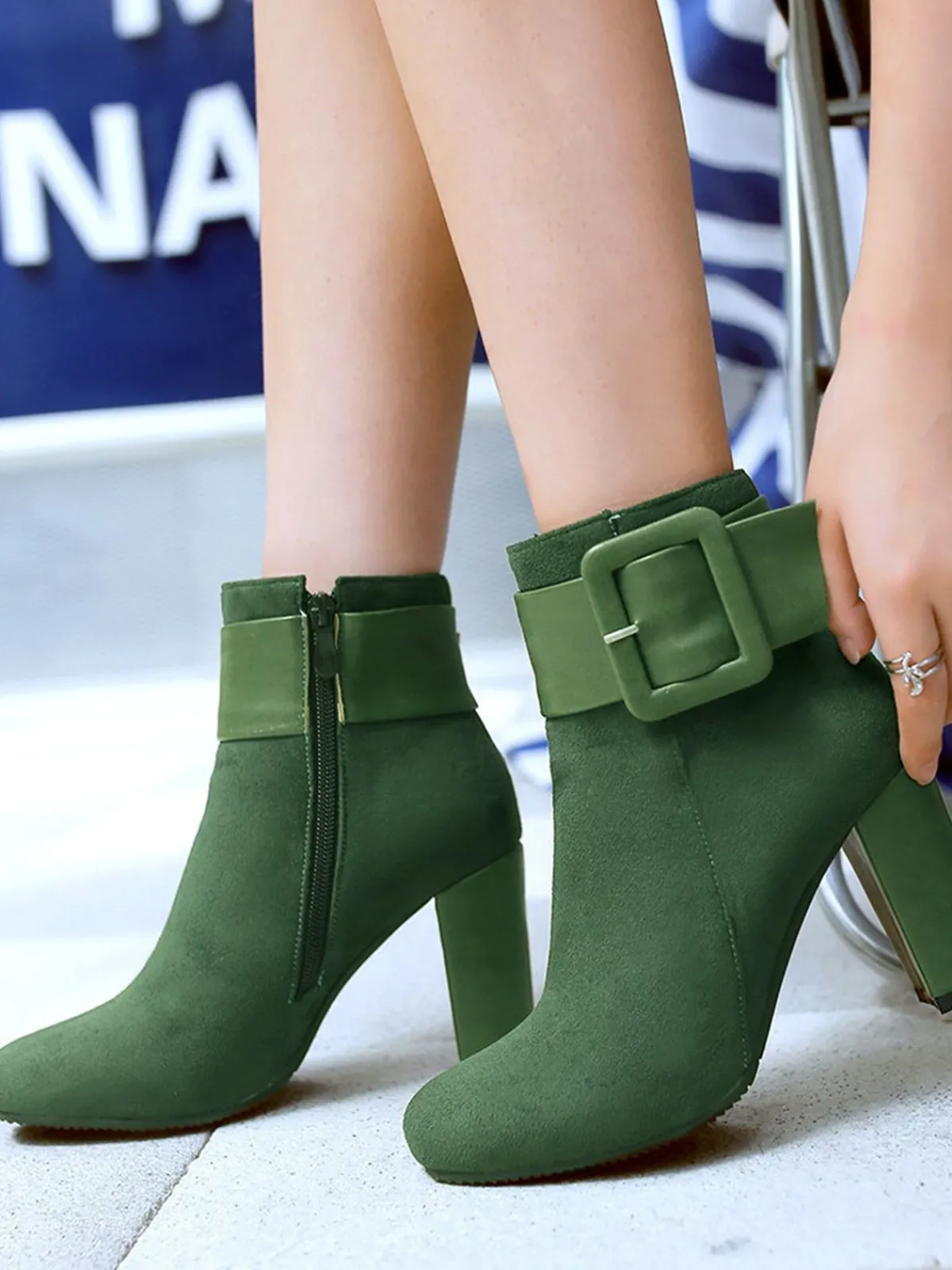 Discount Retro Stage Retro Solid Thick Heel Short Boots