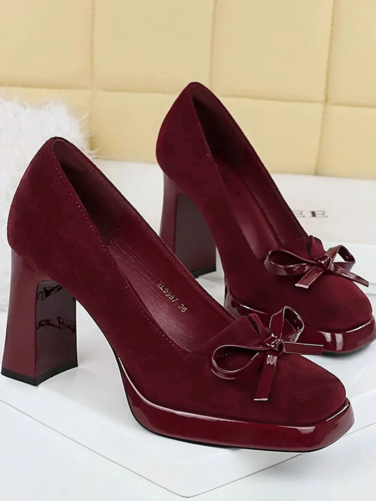 Discount Retro Stage Retro Suede Bowknot Chunky High Heels