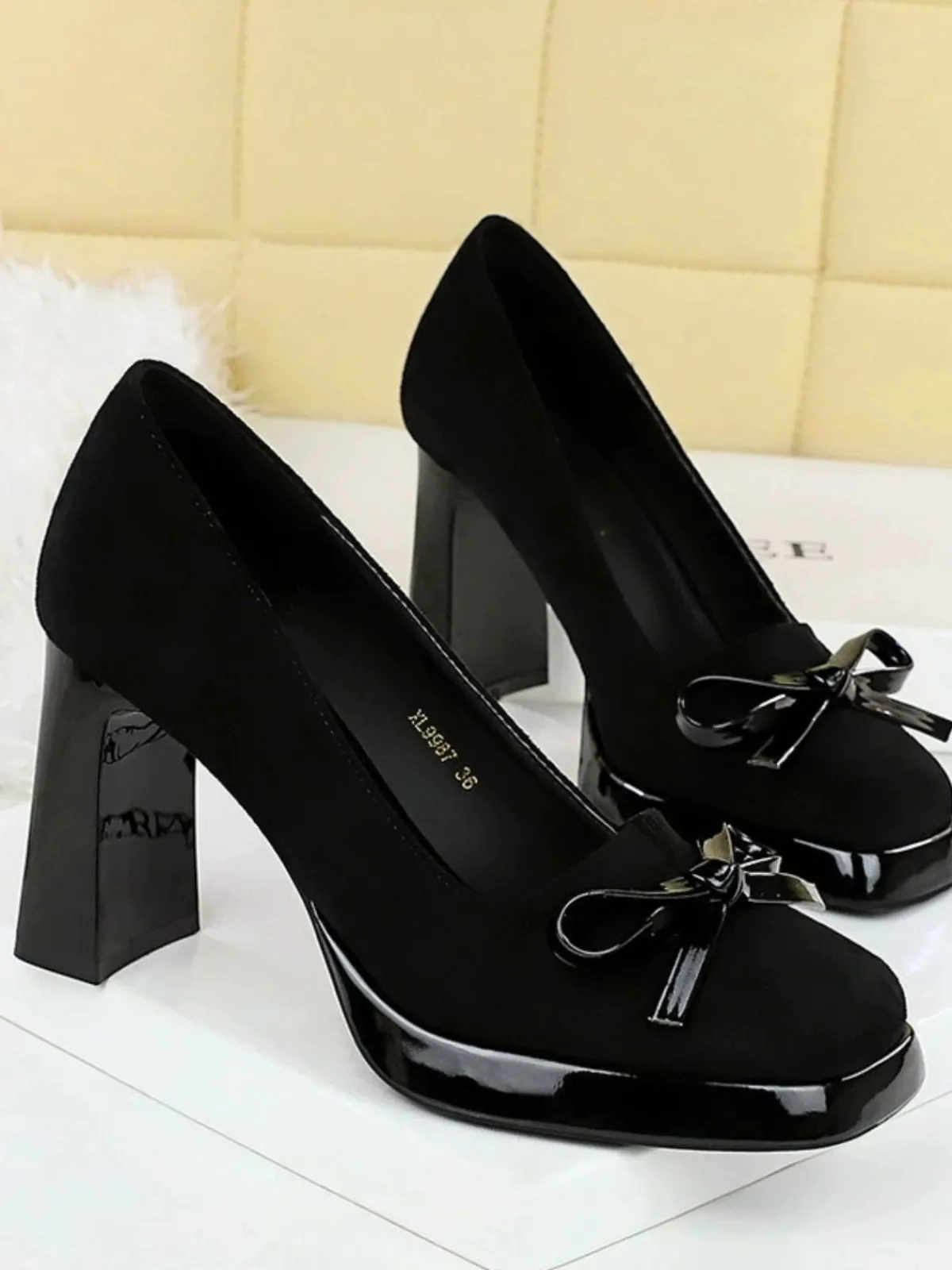 Discount Retro Stage Retro Suede Bowknot Chunky High Heels