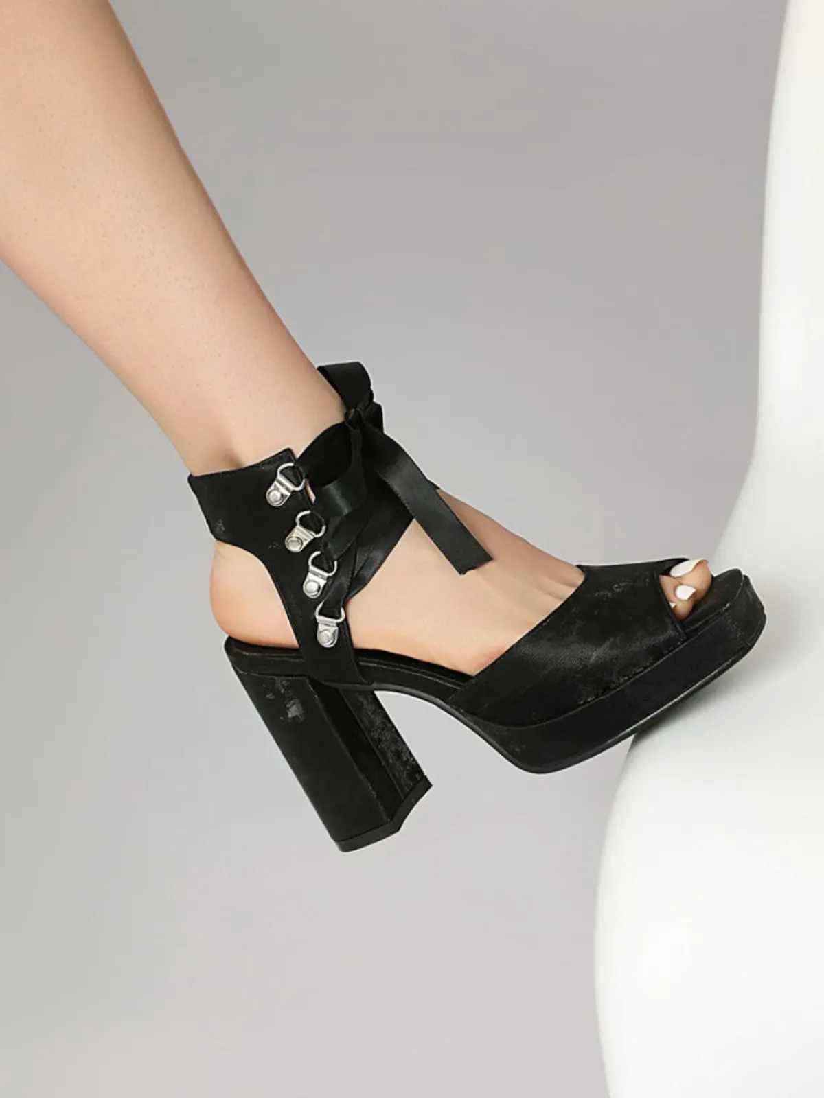 New Retro Stage Ribbon Bow Lace-Up Chunky Heel Sandals