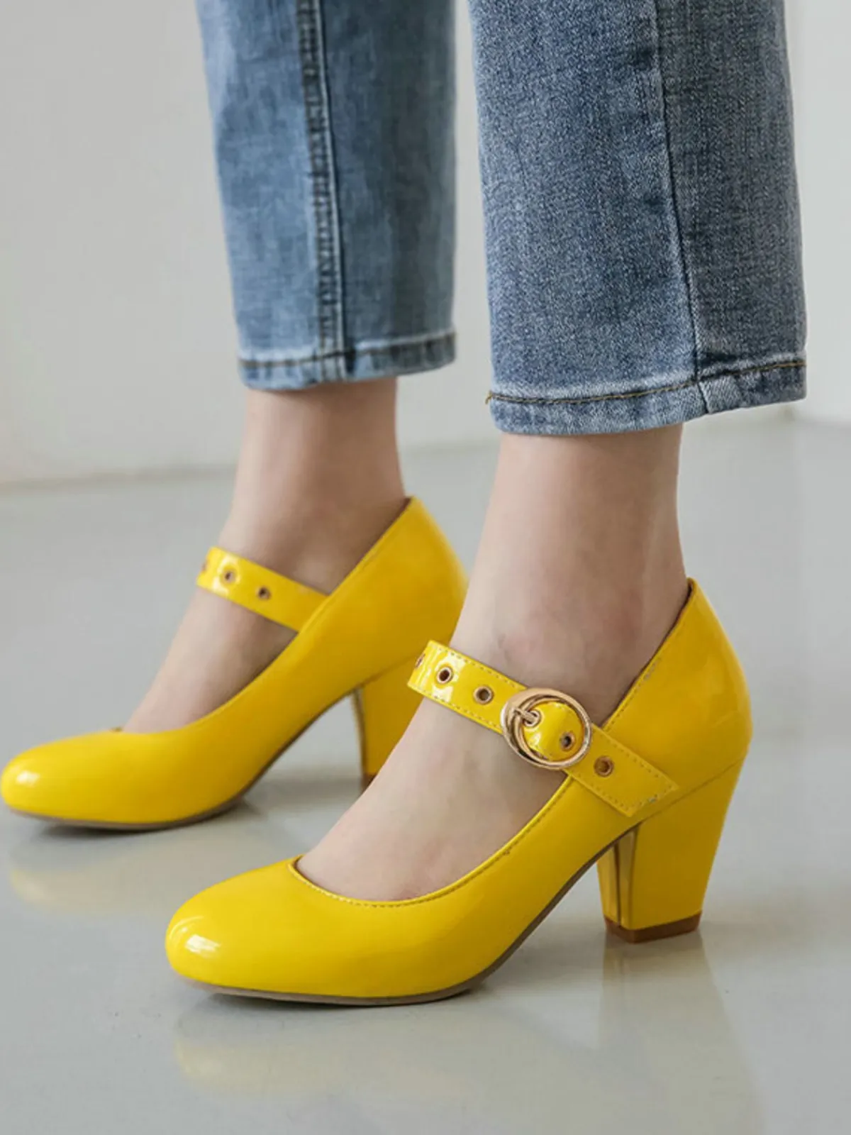 Discount Retro Stage Round Toe Patent Leather Buckle High Heels