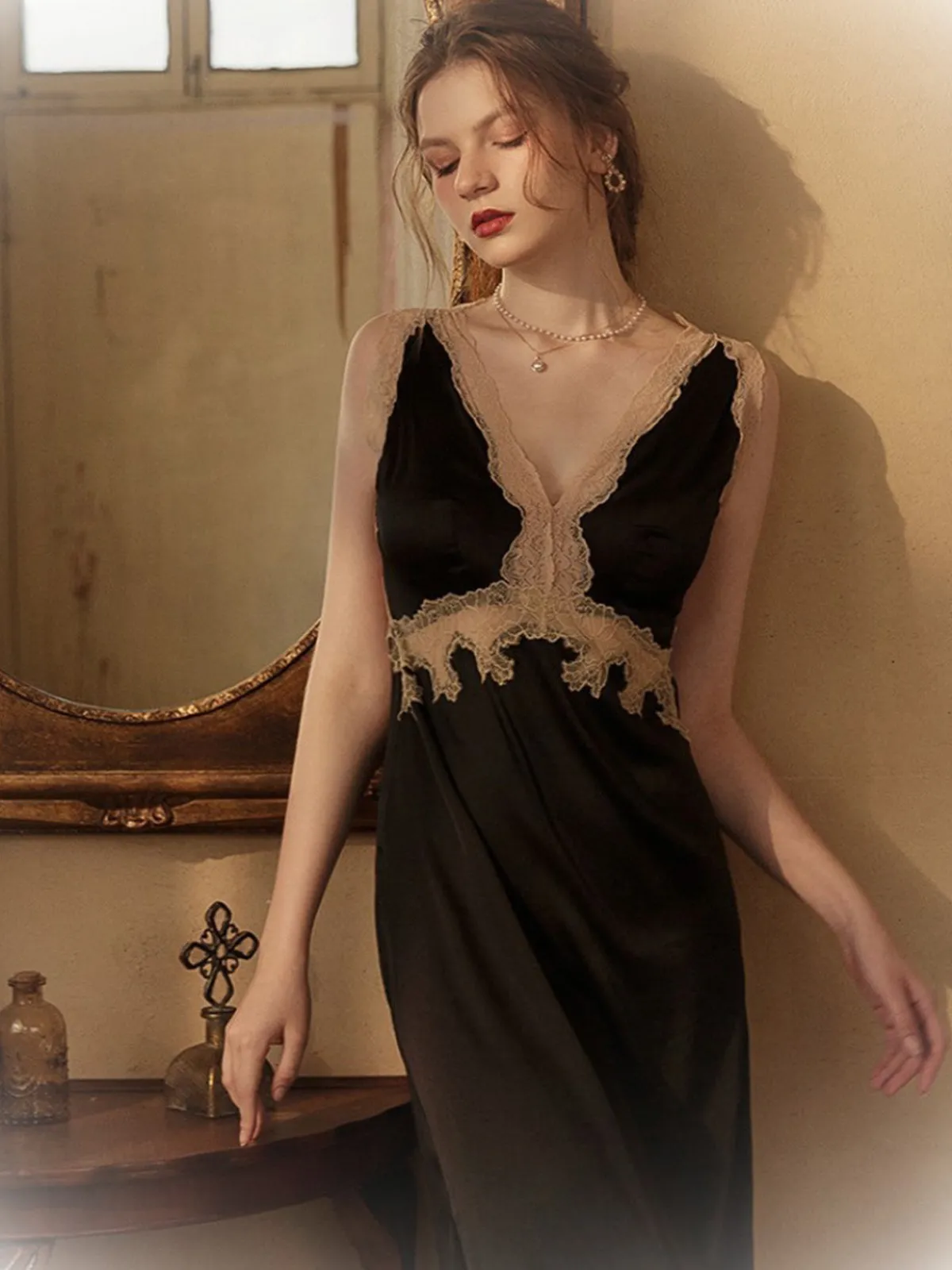 Discount Retro Stage 1950s Lace Backless V-Neck Satin Sleepwear