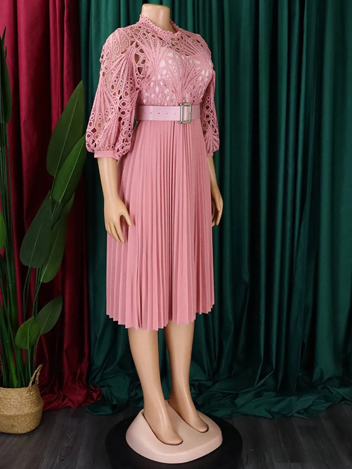 Online Retro Stage 1960s Solid Lace Crochet Pleated Belted Dress