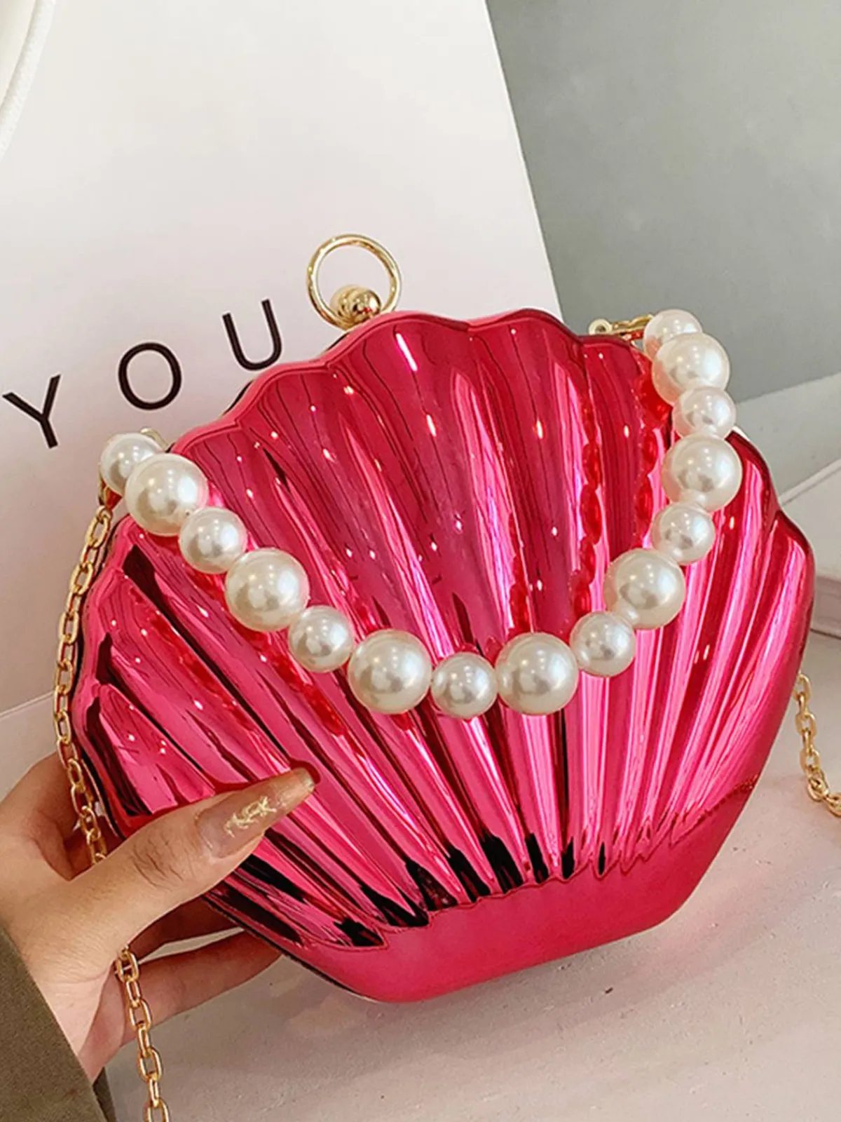 Fashion Retro Stage Solid Pearl Metal Shell Bag