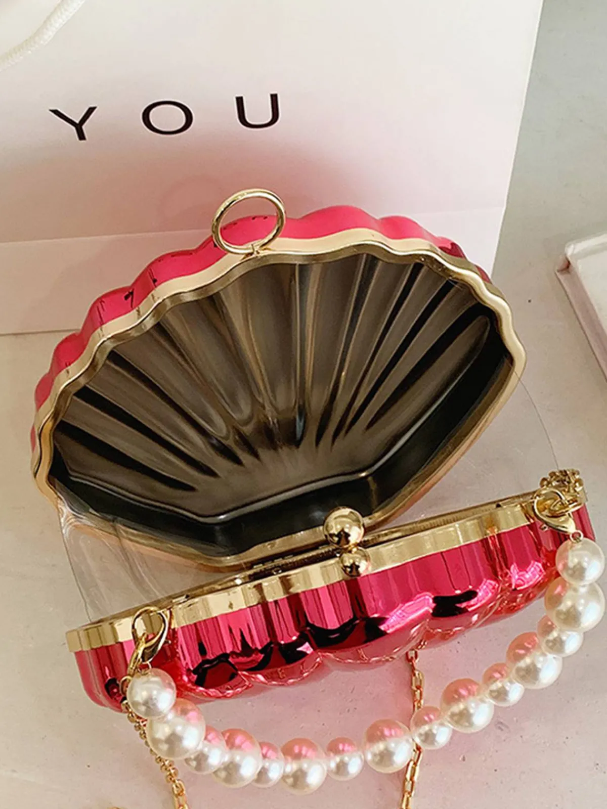 Fashion Retro Stage Solid Pearl Metal Shell Bag