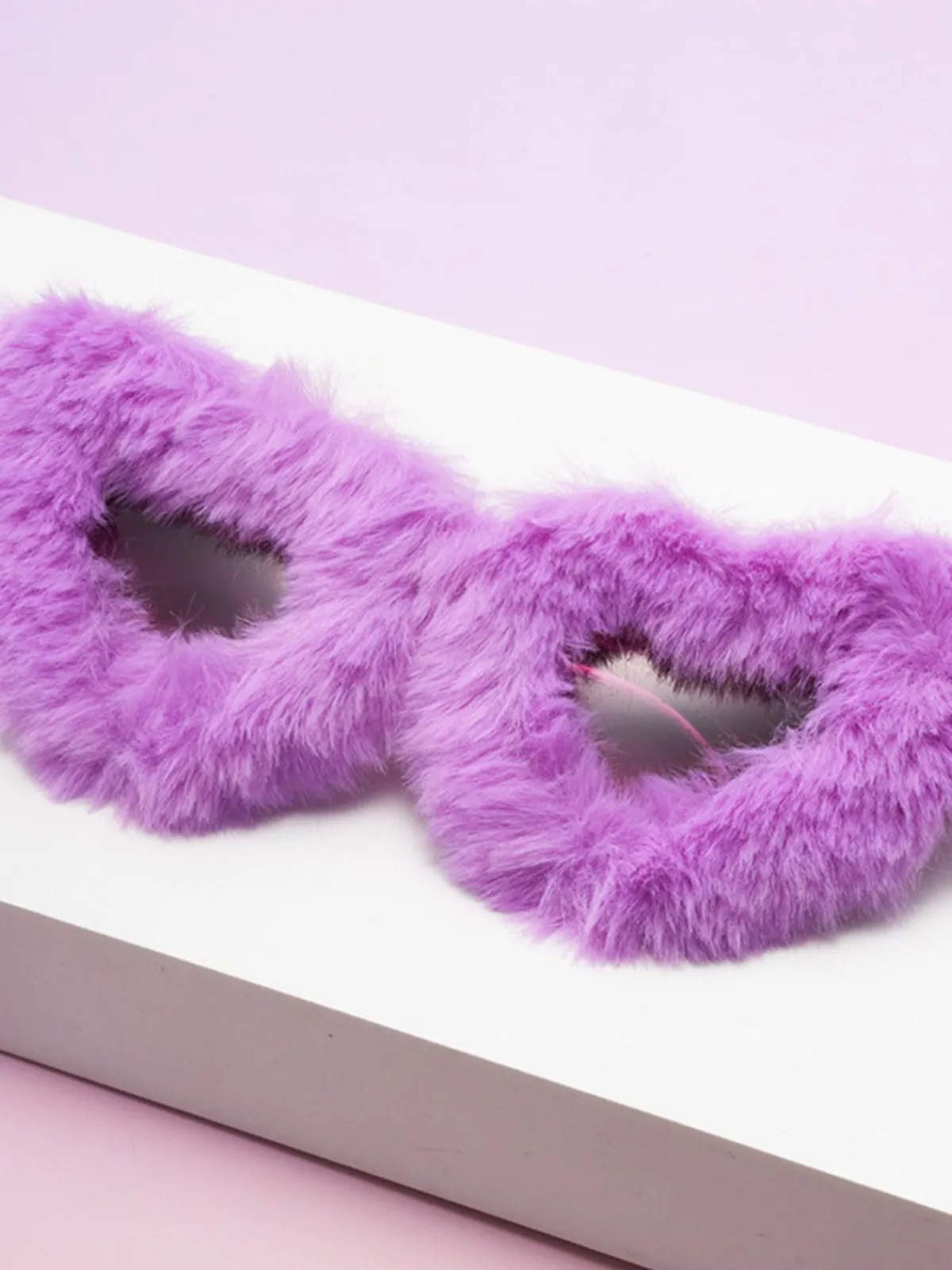 Discount Retro Stage Solid Plush Heart Frame Sunglasses