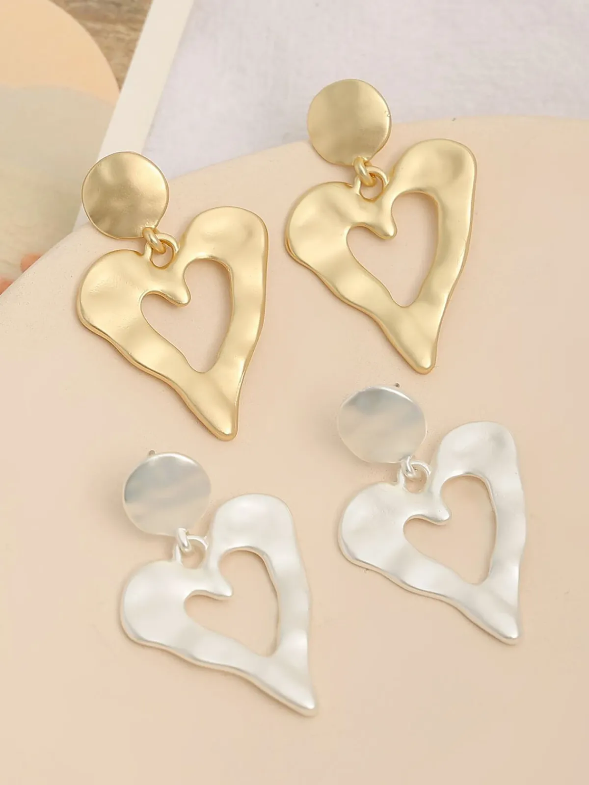 Fashion Retro Stage Vintage Chic Heart Alloy Earrings