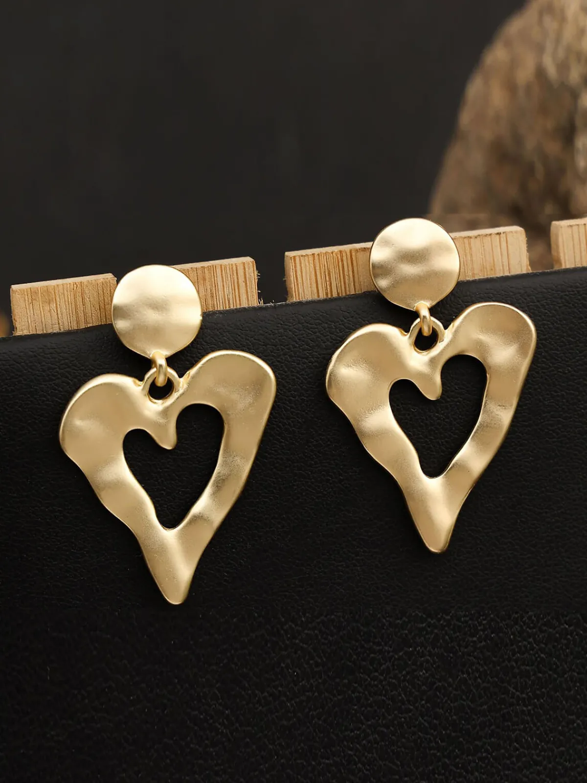 Fashion Retro Stage Vintage Chic Heart Alloy Earrings