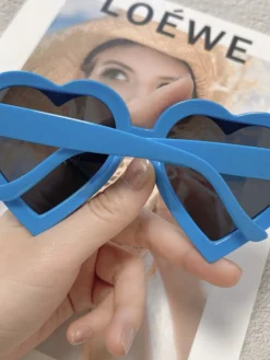 Outlet Retro Stage Vintage Curved Heart Frame Sunglasses