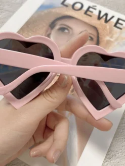 Outlet Retro Stage Vintage Curved Heart Frame Sunglasses
