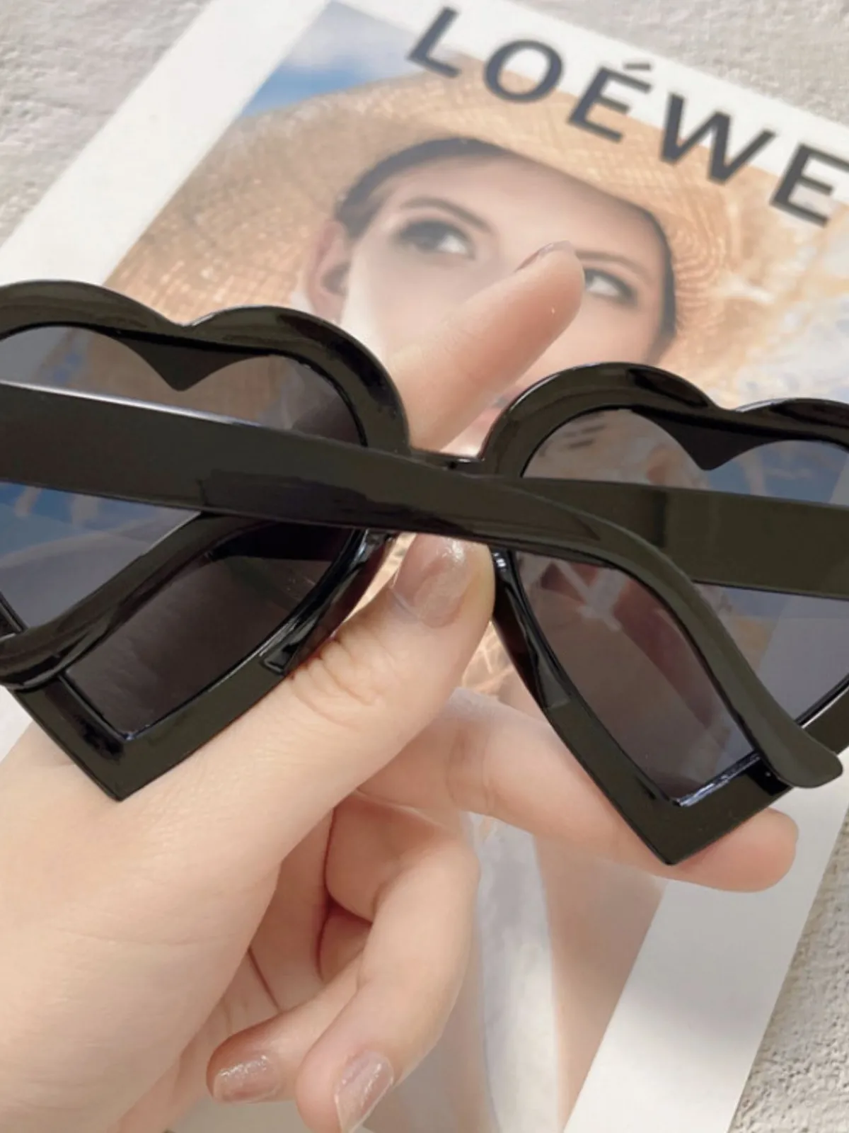 Outlet Retro Stage Vintage Curved Heart Frame Sunglasses