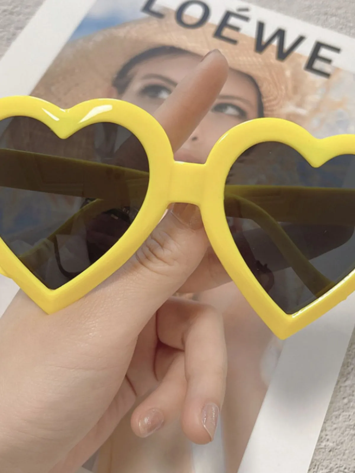Outlet Retro Stage Vintage Curved Heart Frame Sunglasses