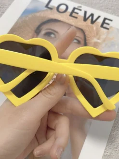 Outlet Retro Stage Vintage Curved Heart Frame Sunglasses