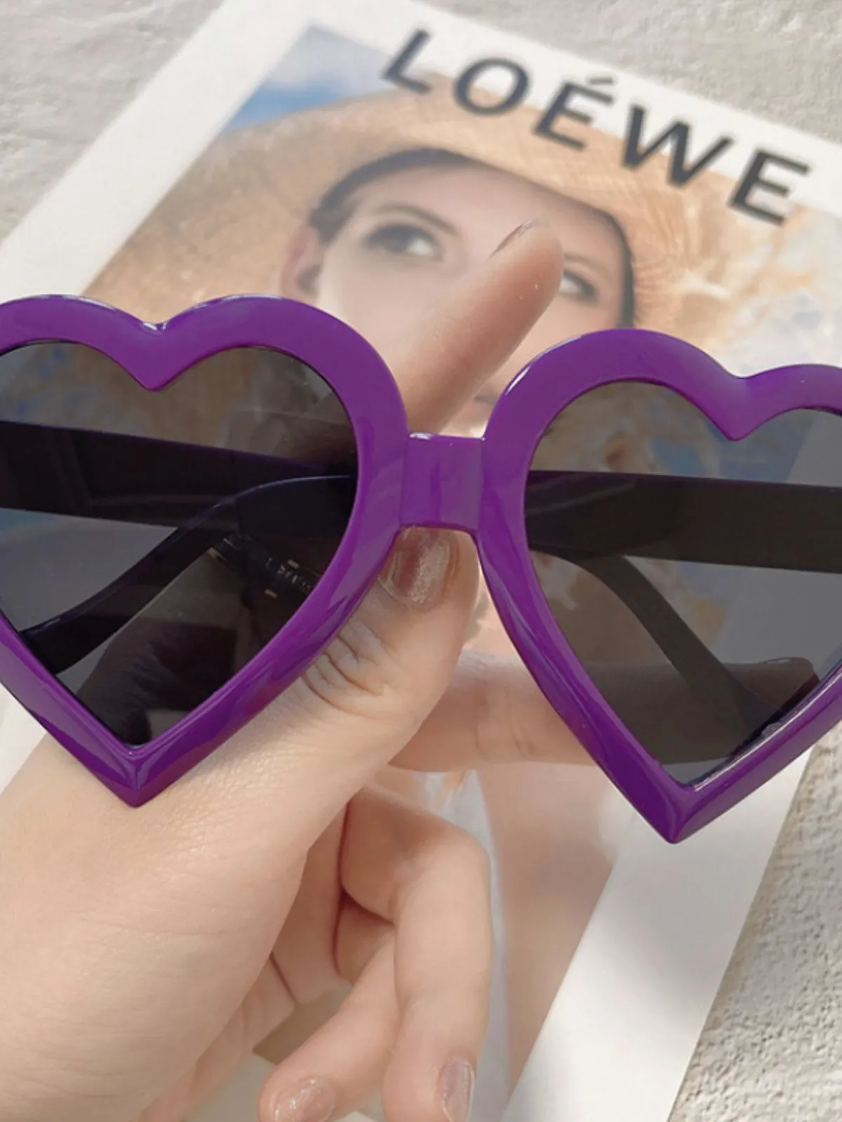 Outlet Retro Stage Vintage Curved Heart Frame Sunglasses