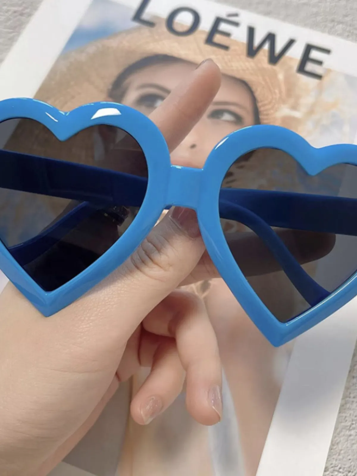 Outlet Retro Stage Vintage Curved Heart Frame Sunglasses