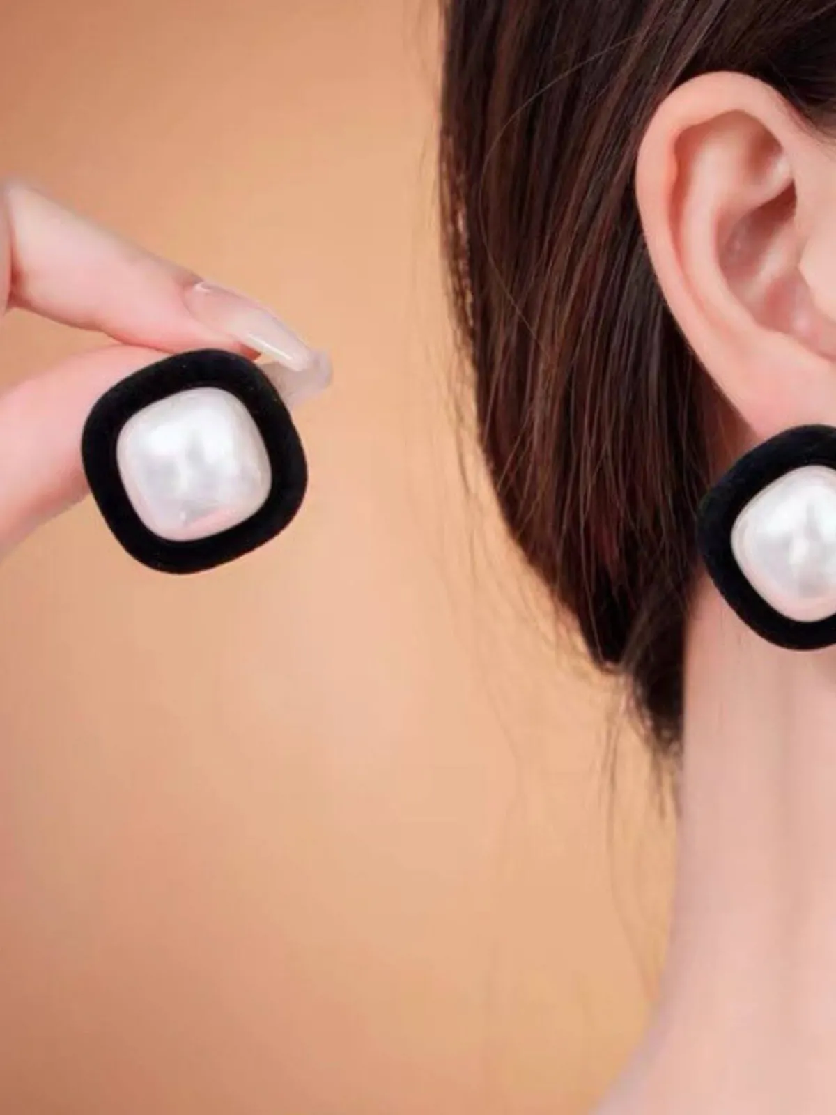 Hot Retro Stage Vintage Flocked Square Pearl Earrings