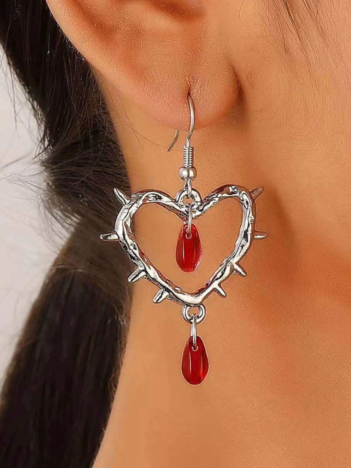Hot Retro Stage Vintage Heart-Shaped Thorn Earrings