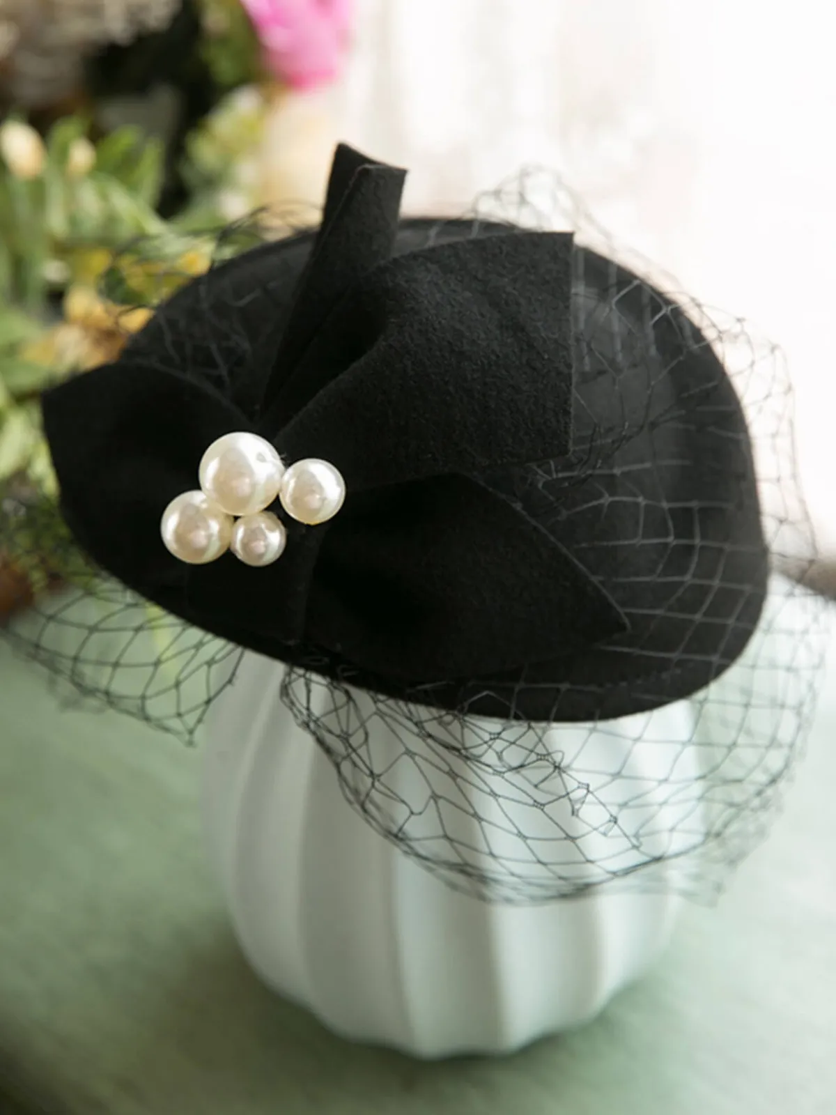 Fashion Retro Stage Vintage Pearl Decor Mesh Berets Woolen Hat