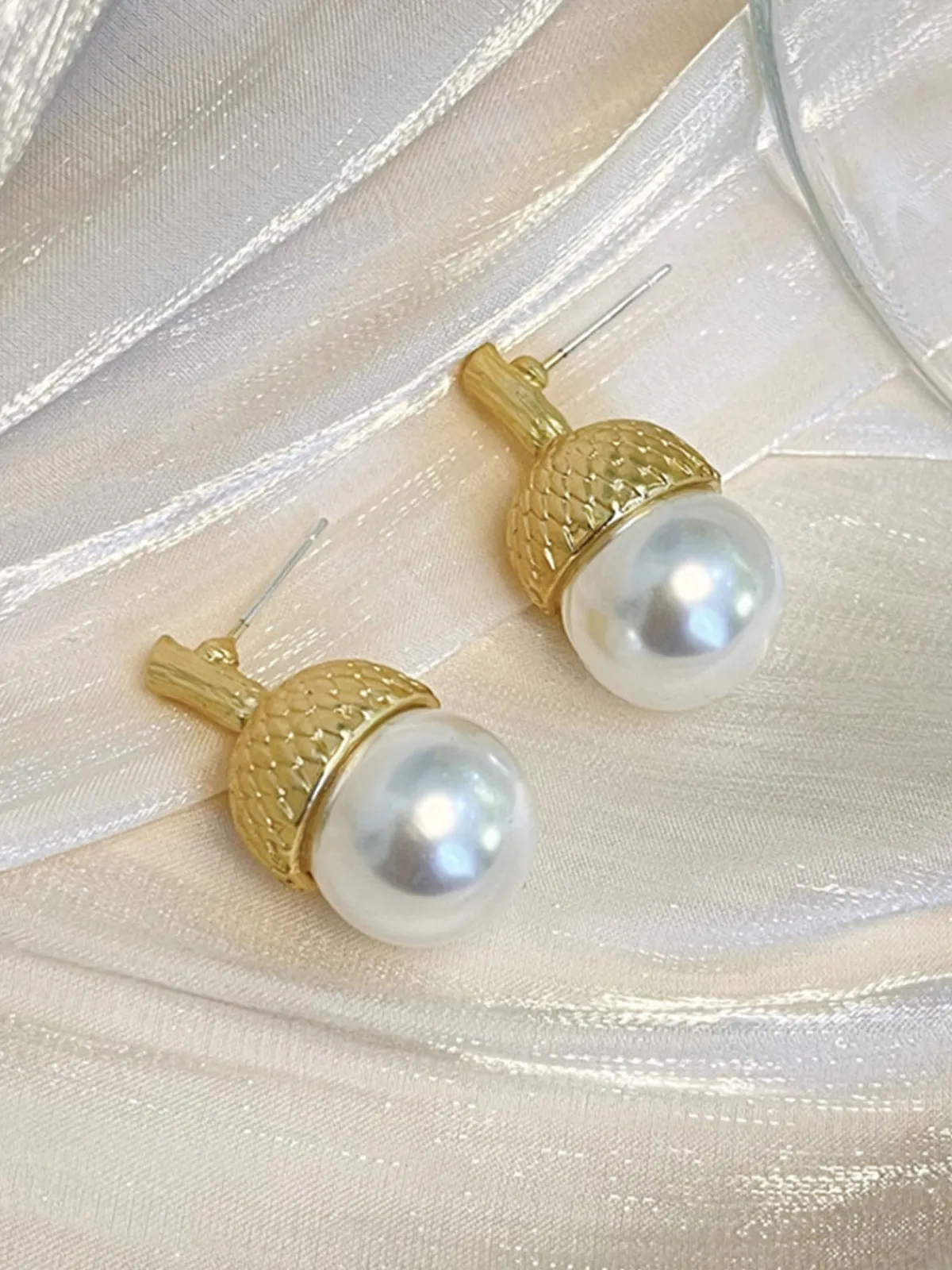 Hot Retro Stage Vintage Pearl Pinecone Stud Earrings