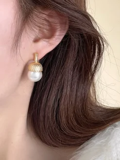 Hot Retro Stage Vintage Pearl Pinecone Stud Earrings