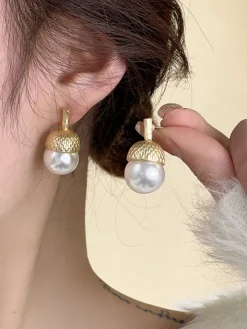 Hot Retro Stage Vintage Pearl Pinecone Stud Earrings