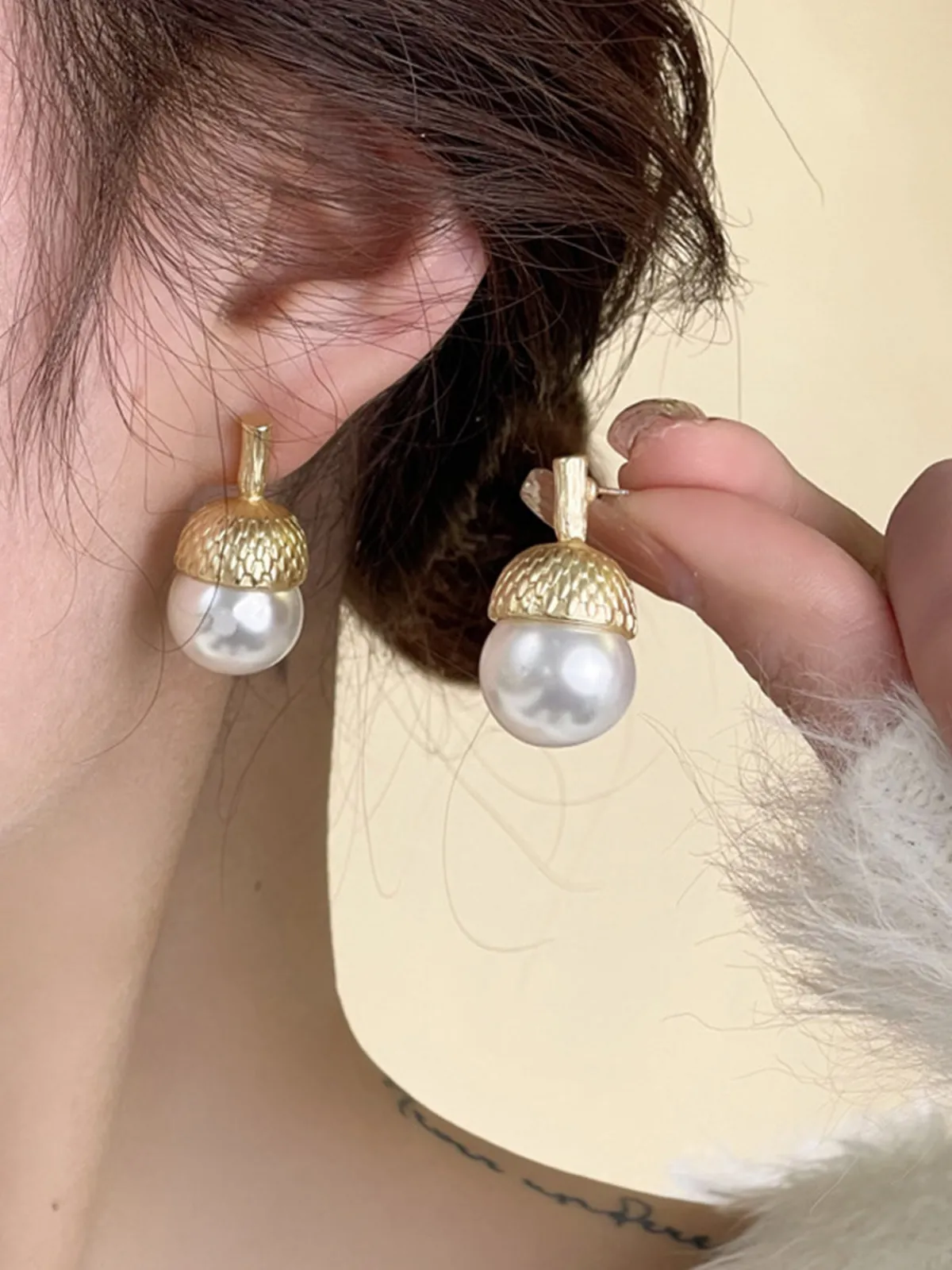 Hot Retro Stage Vintage Pearl Pinecone Stud Earrings