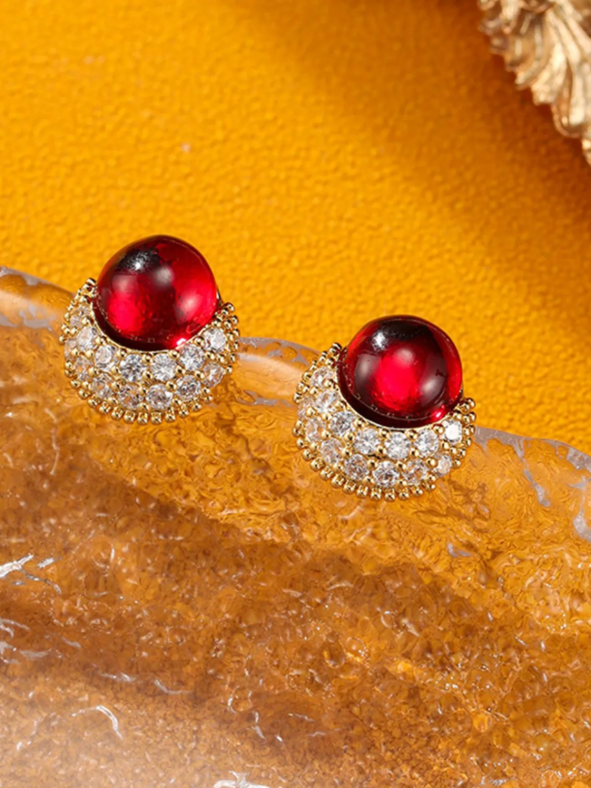 New Retro Stage Vintage Rhinestone Ruby Alloy Stud Earrings