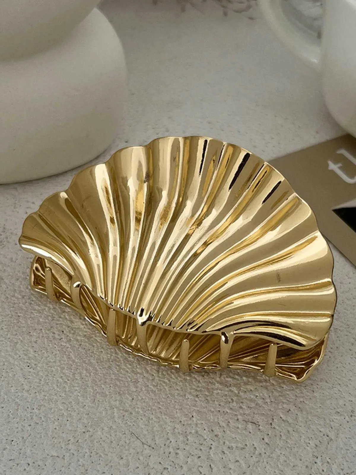 Clearance Retro Stage Vintage Shell Shape Metal Hair Clutch