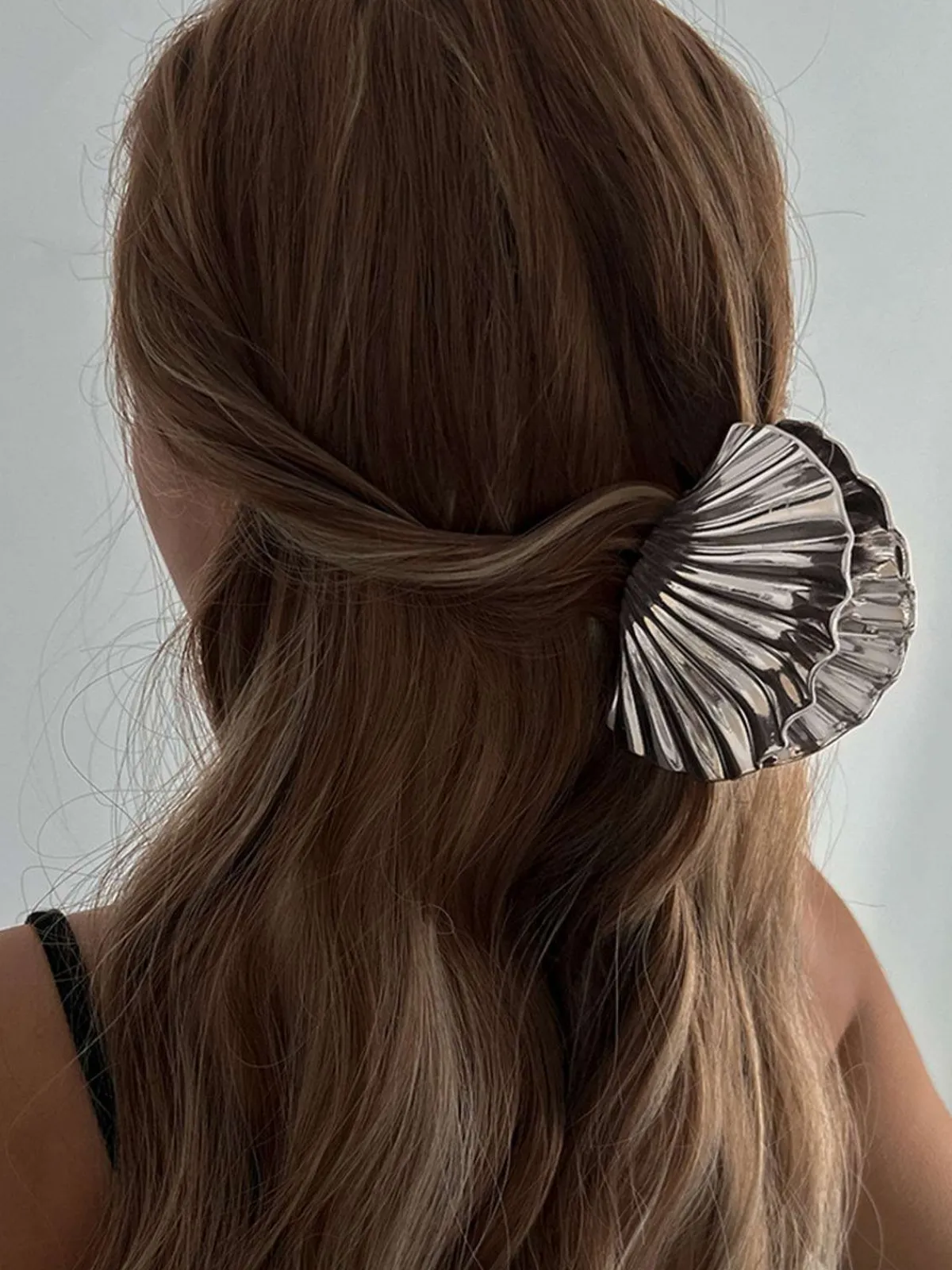 Clearance Retro Stage Vintage Shell Shape Metal Hair Clutch