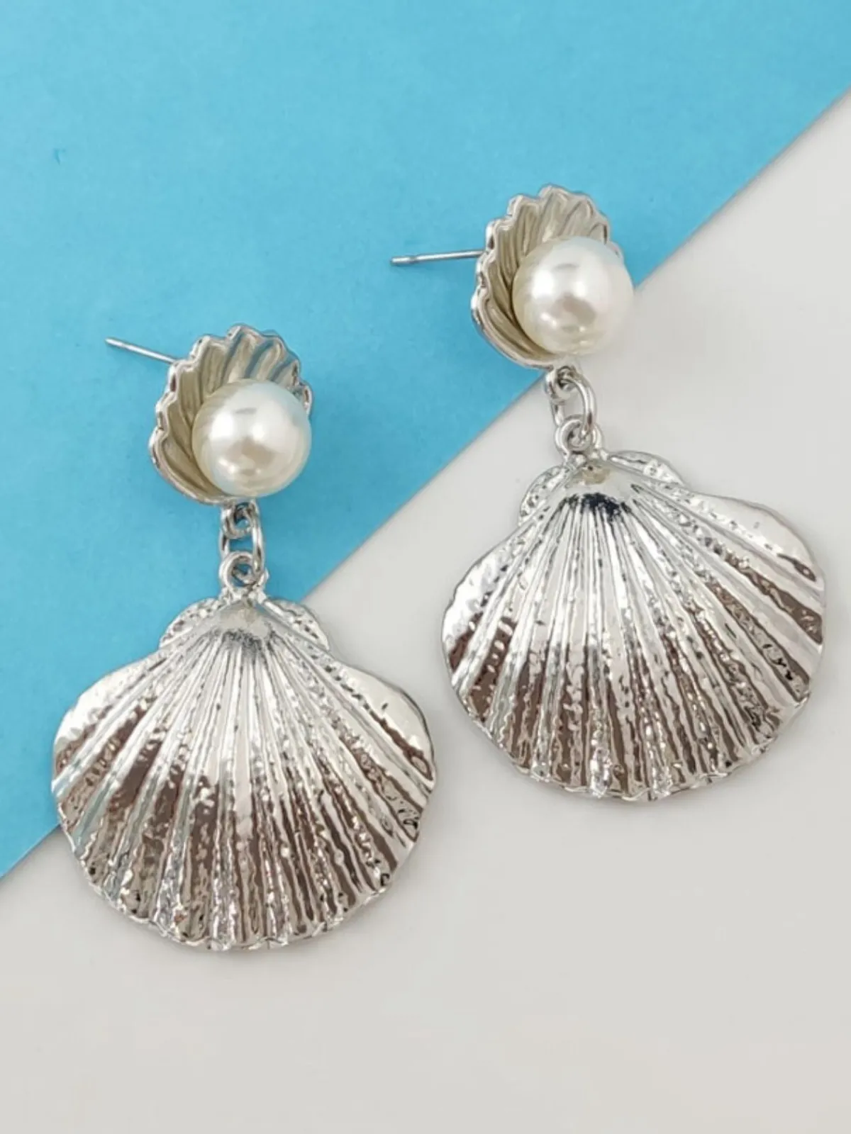 Hot Retro Stage White Pearl Shell Earrings