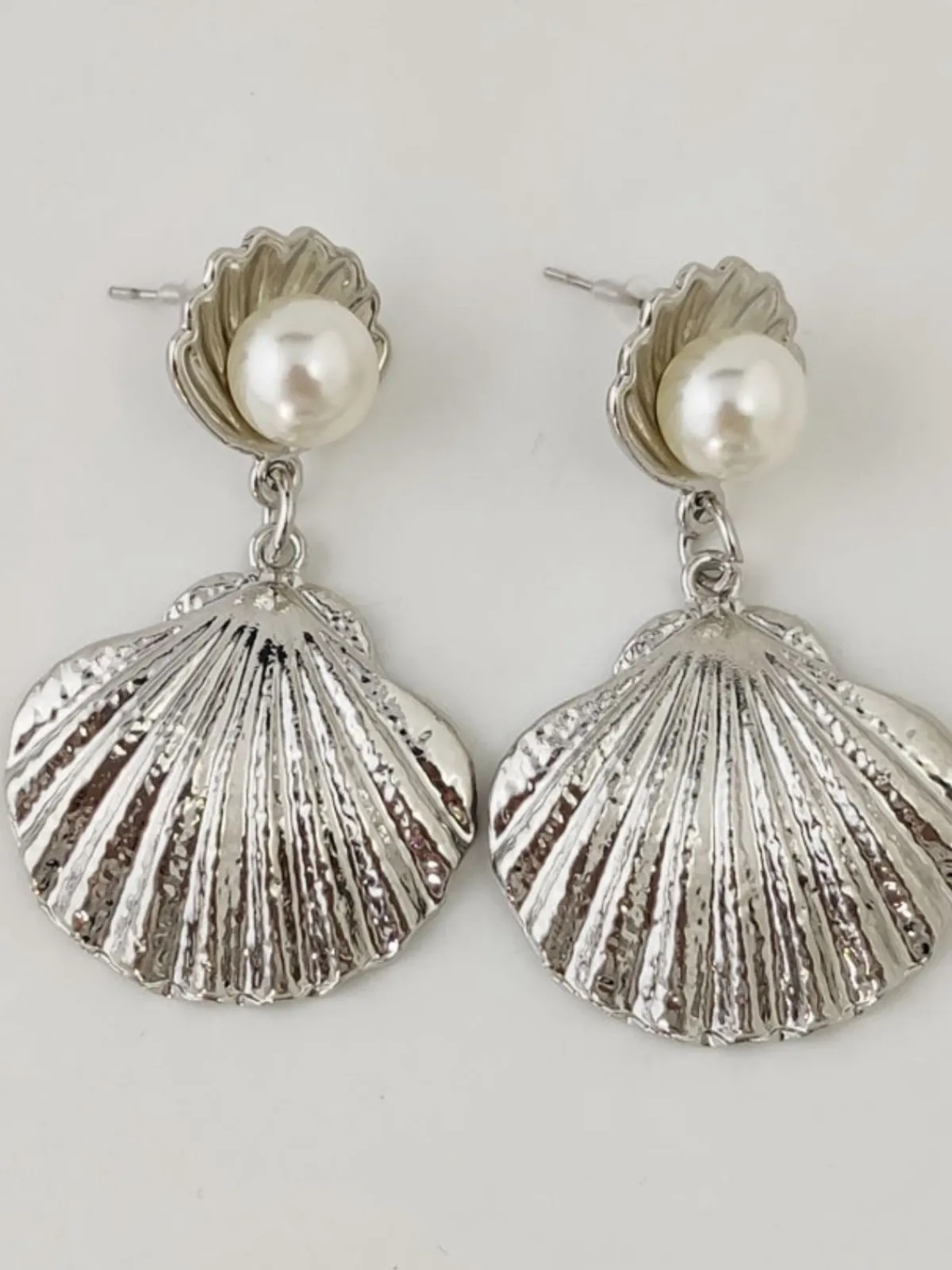 Hot Retro Stage White Pearl Shell Earrings