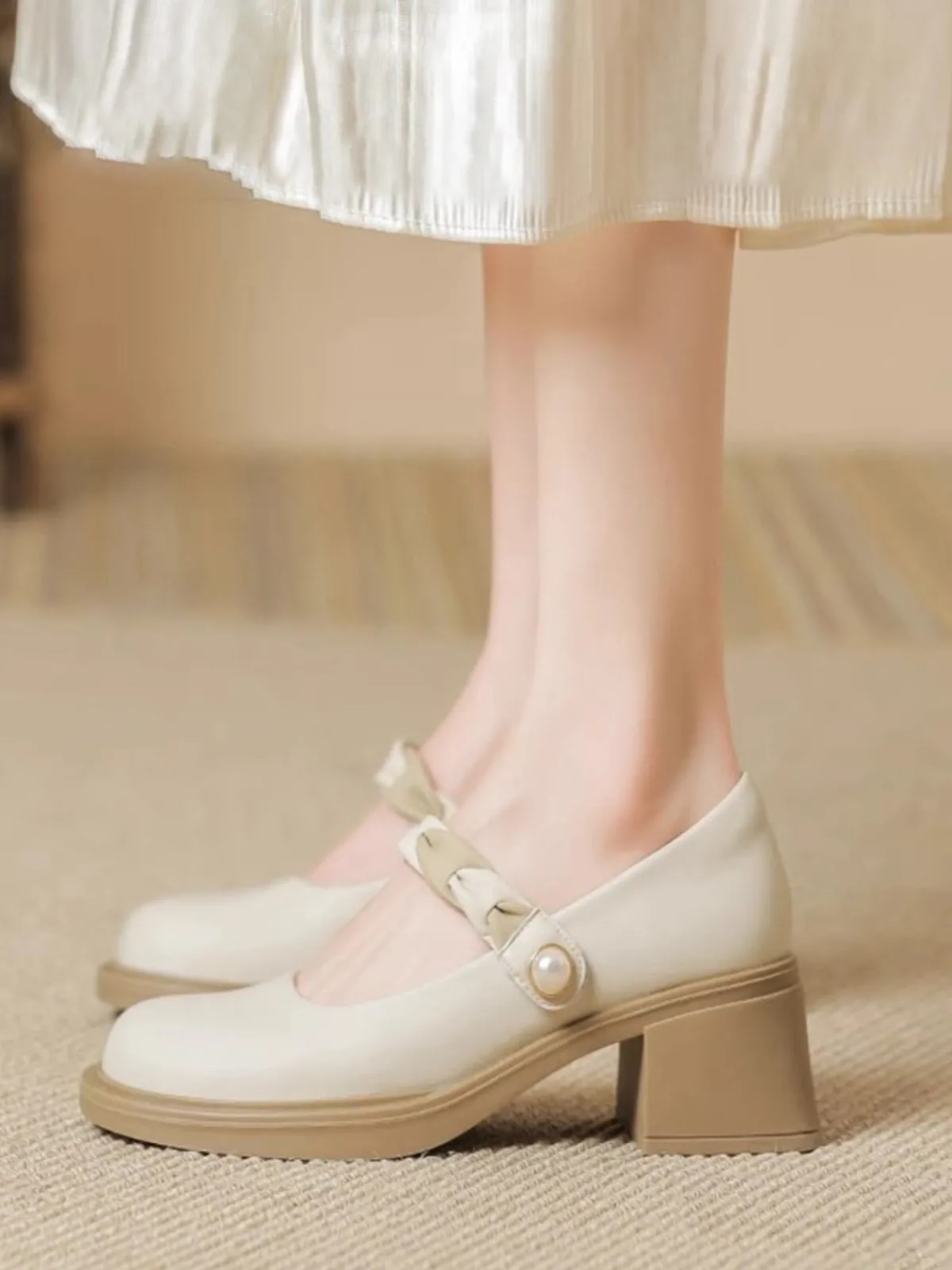 Clearance Retro Stage Round Toe Chunky Heels Shoes White